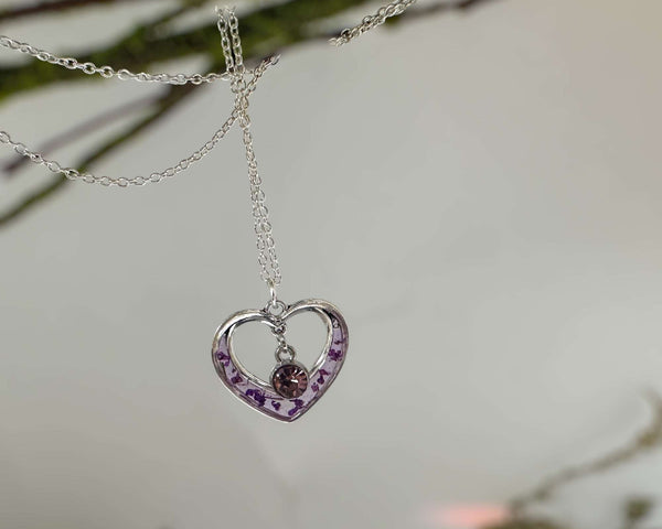 Blooming Hearts: Pressed Flower Petal Heart Pendants & Charms
