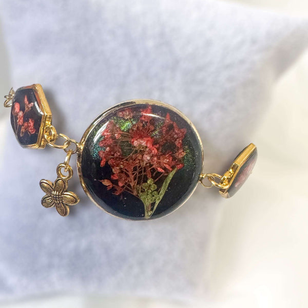 Bracelet Handcrafted with Resin and Dried Flowers -Gold Elegance 
