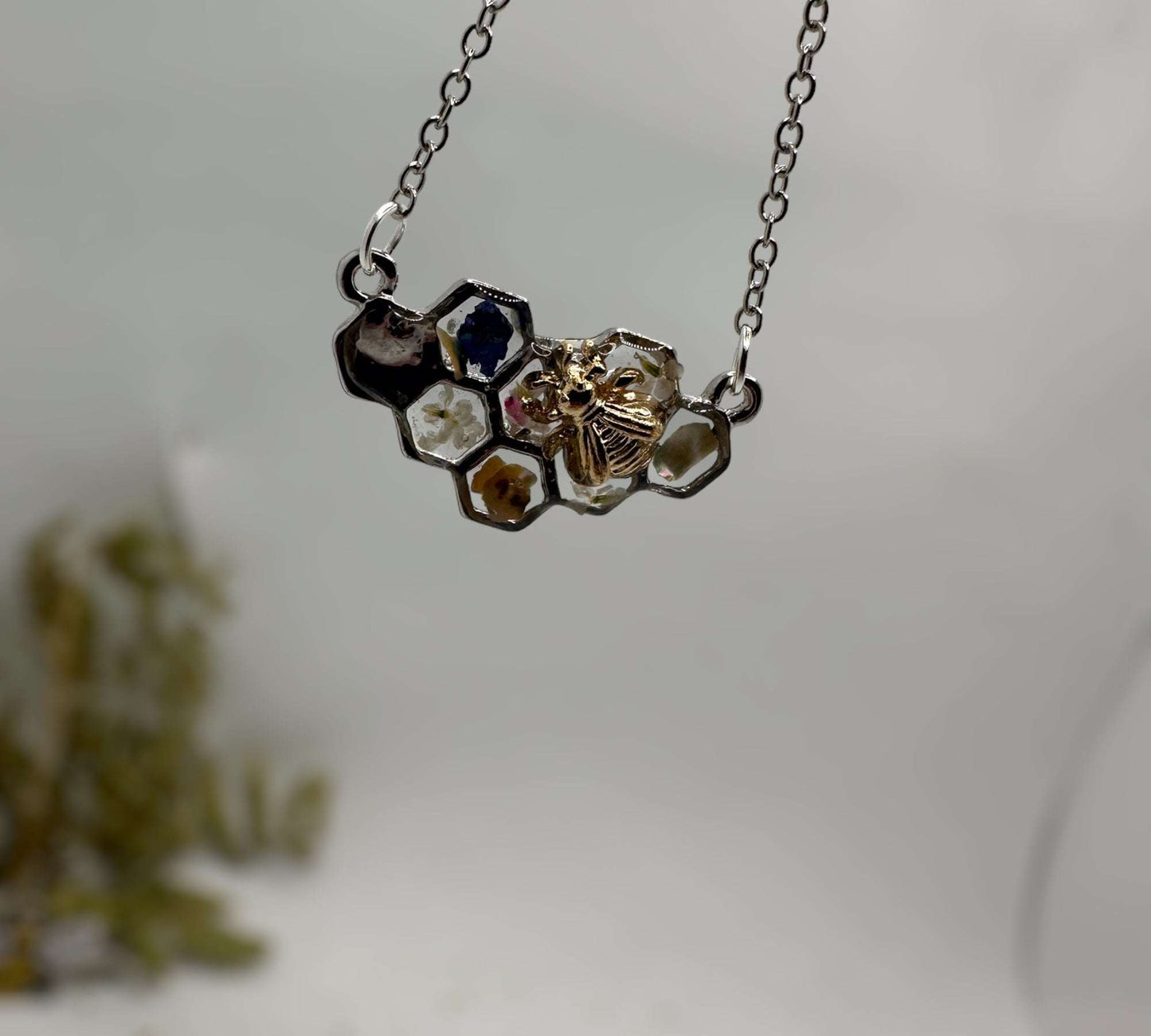 Bee Harmony Pendant - Handmade Pendant with Dried Flowers and Pearls