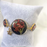 Bracelet Handcrafted with Resin and Dried Flowers -Gold Elegance 