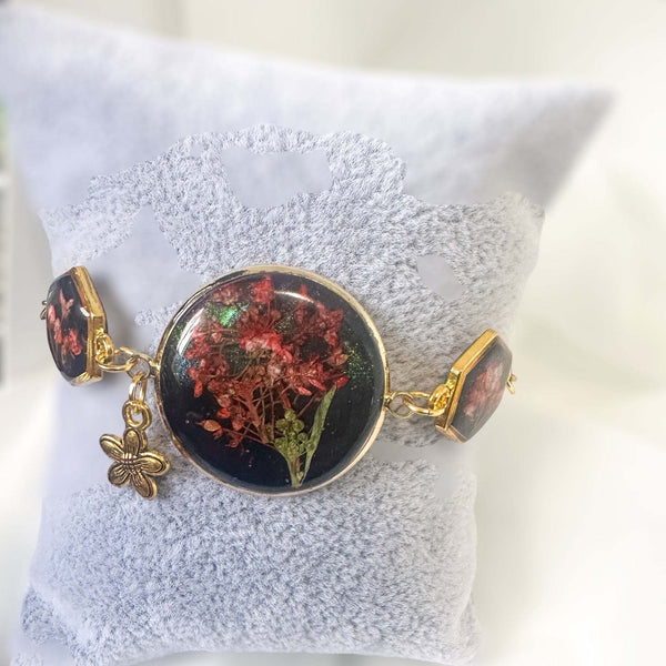 Bracelet Handcrafted with Resin and Dried Flowers -Gold Elegance 
