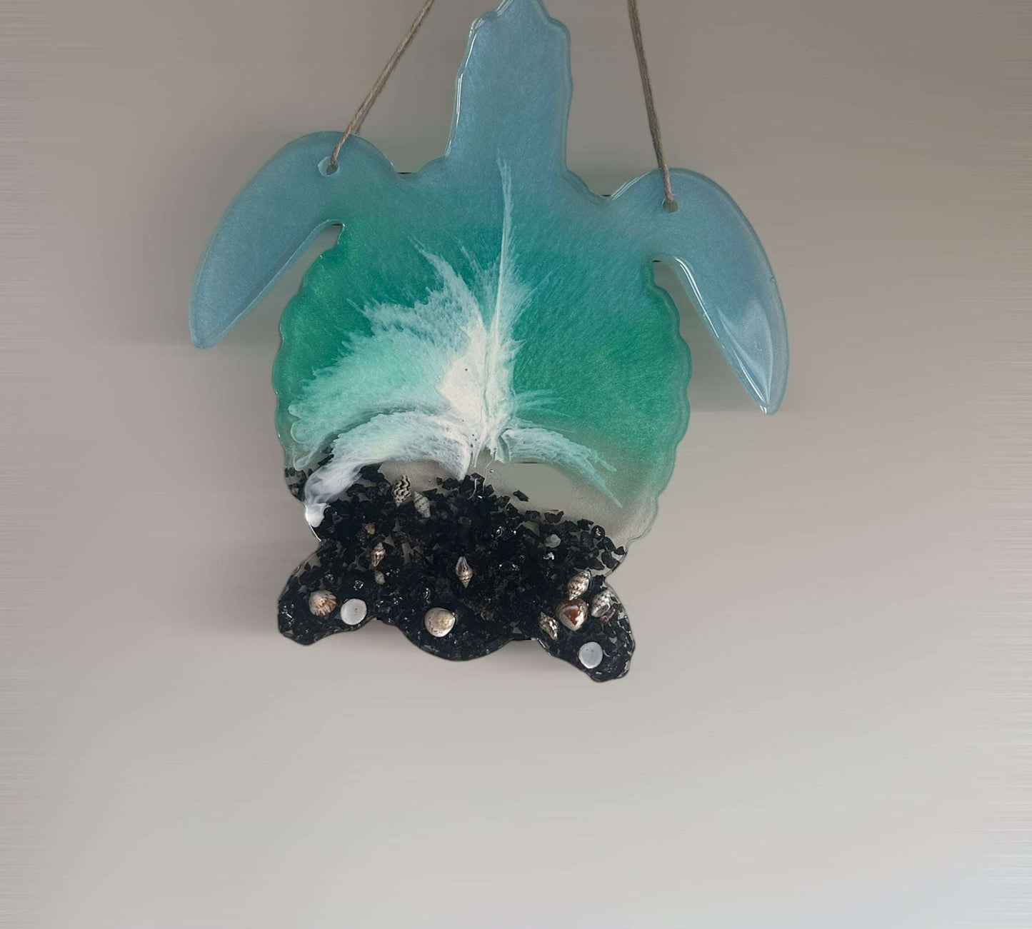 Handcrafted Resin Turtle Wall Hanger: Ocean-Inspired Home Decor