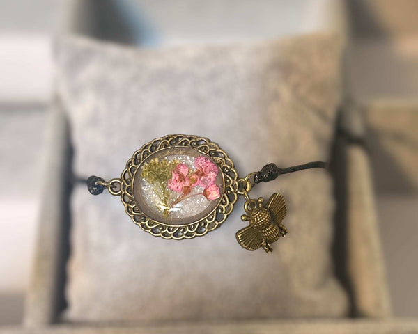 Bee-Friendly Bloom: Pink and White Flower Botanical Bracelet