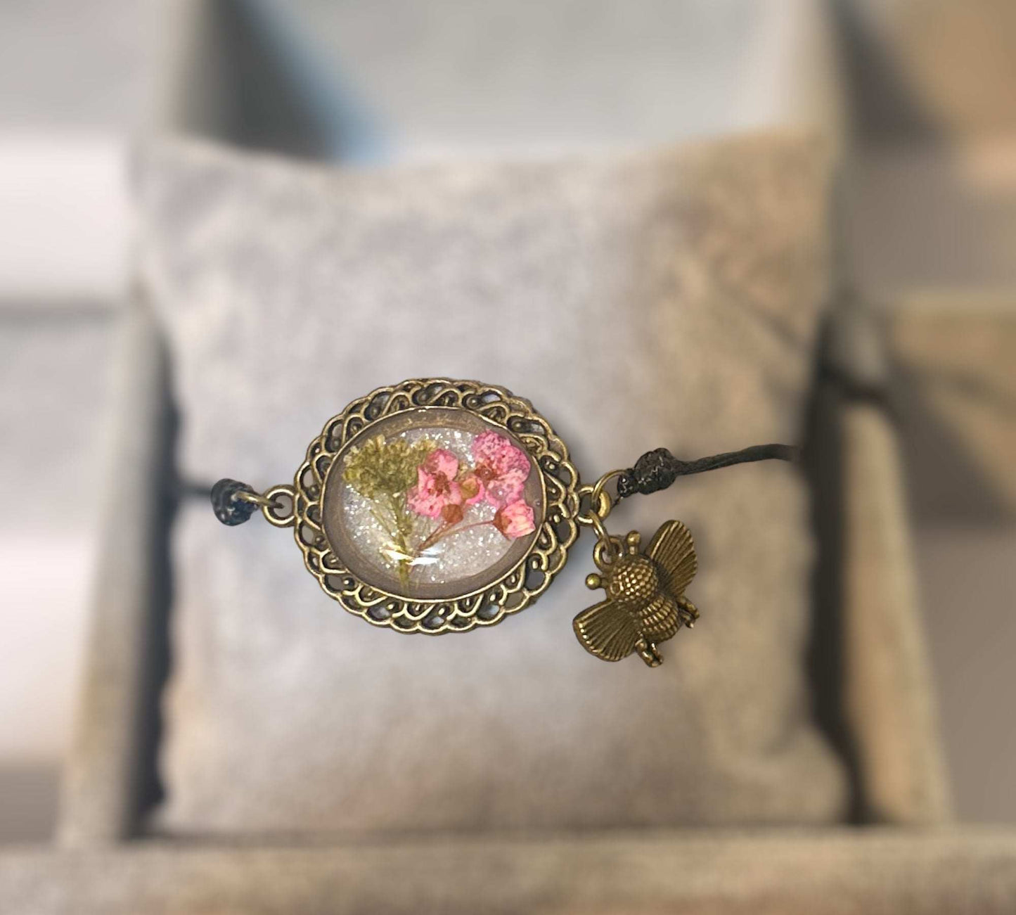 Bee-Friendly Bloom: Pink and White Flower Botanical Bracelet