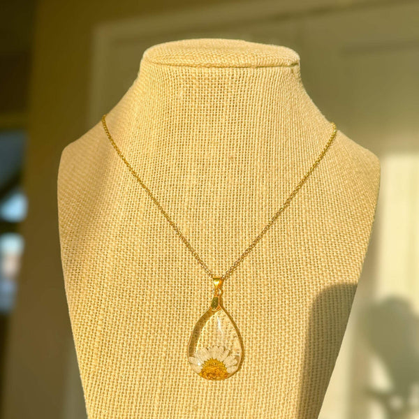 Daisy Teardrop Pendant - Real Dried Flower Jewelry in Silver and Gold 