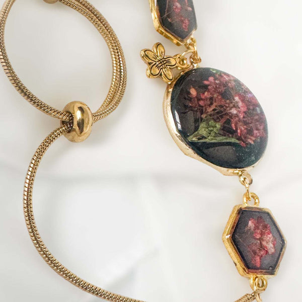 Bracelet Handcrafted with Resin and Dried Flowers -Gold Elegance 