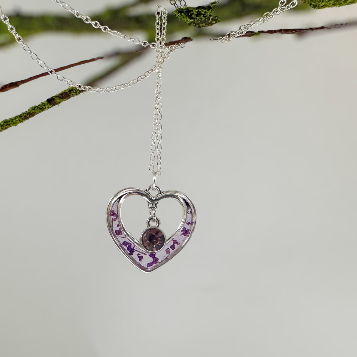 Blooming Hearts: Pressed Flower Petal Heart Pendants & Charms