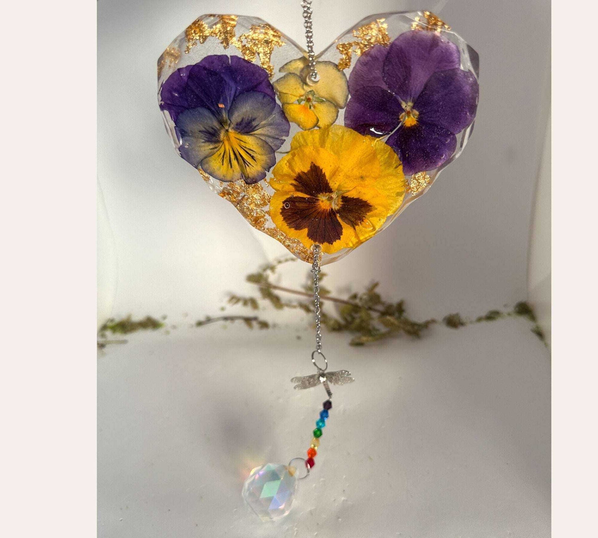 Pansy Dream Heart Suncatcher: Handcrafted Resin Botanical Window Charm
