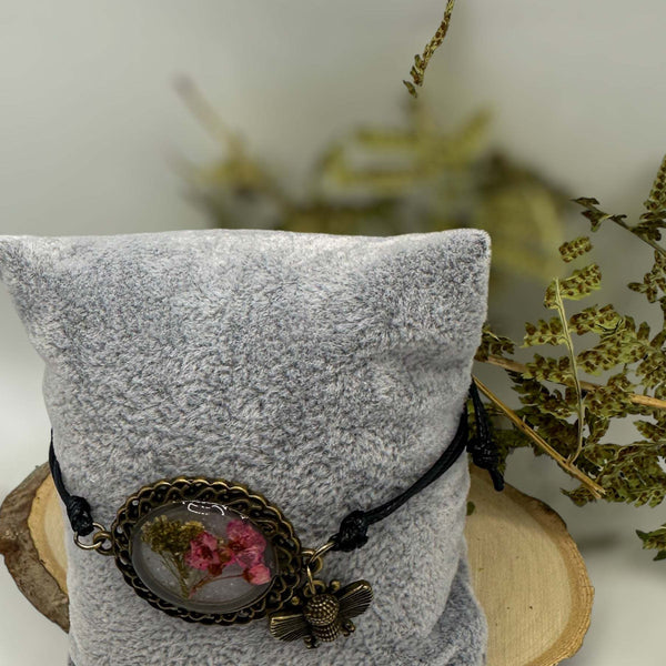 Bee-Friendly Bloom: Pink and White Flower Botanical Bracelet