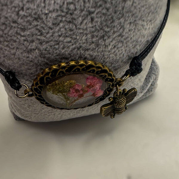 Bee-Friendly Bloom: Pink and White Flower Botanical Bracelet