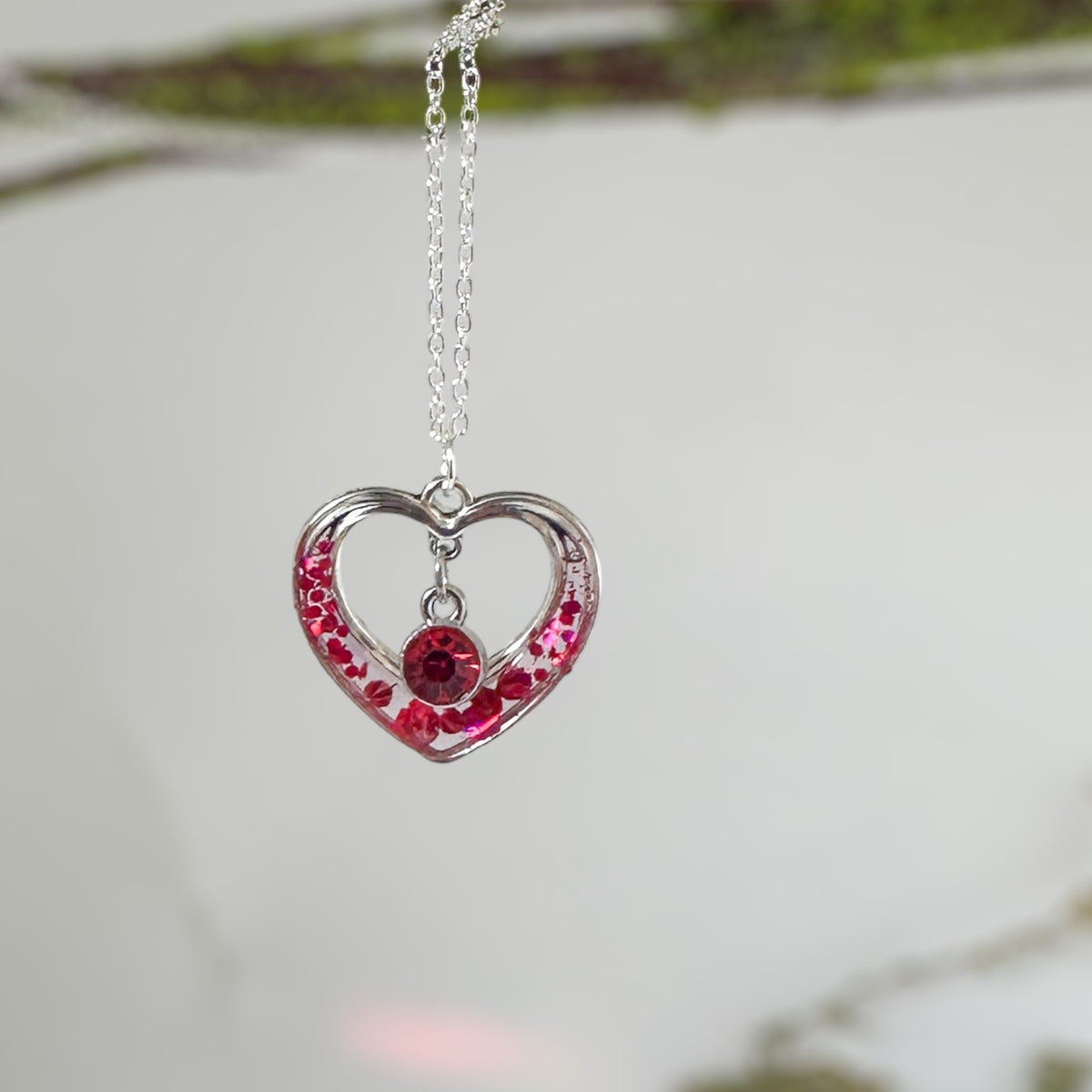 Blooming Hearts: Pressed Flower Petal Heart Pendants & Charms
