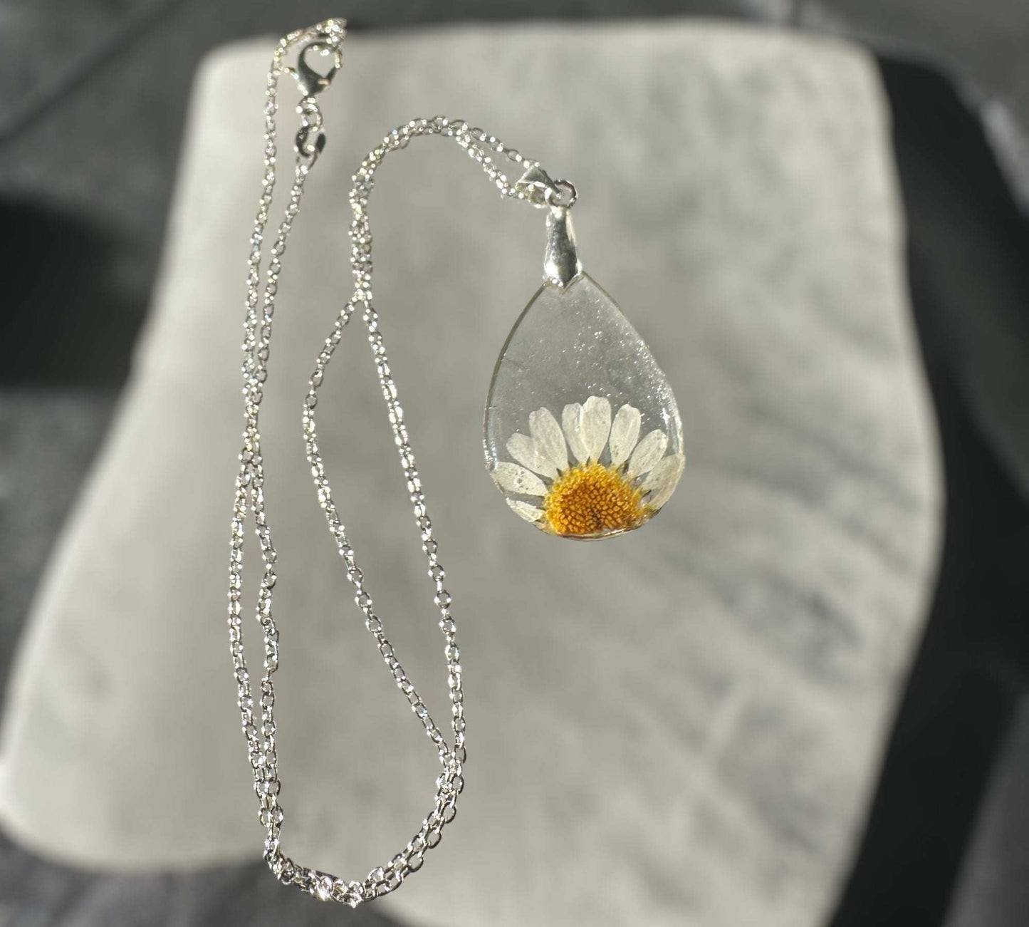 Daisy Teardrop Pendant - Real Dried Flower Jewelry in Silver and Gold 