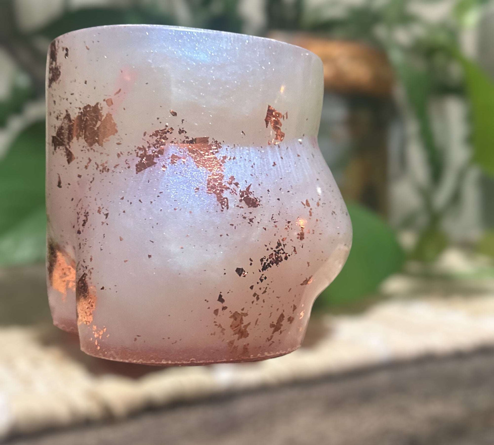 Booty Planters: Playful Epoxy Resin Planters for a Cheeky Touch 