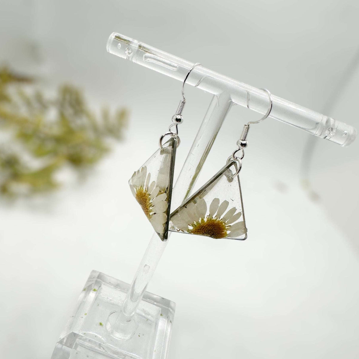Daisy Charm - Handmade Pressed Flower Petal Resin Earrings