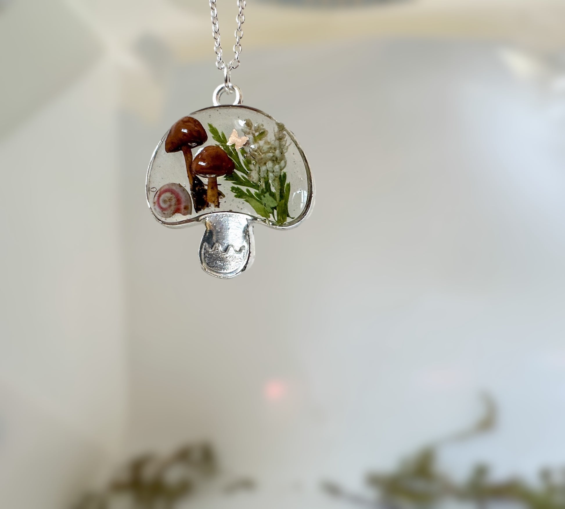 Magical Mushroom Pendant: Enchanting Forest Jewelry for Nature Lovers