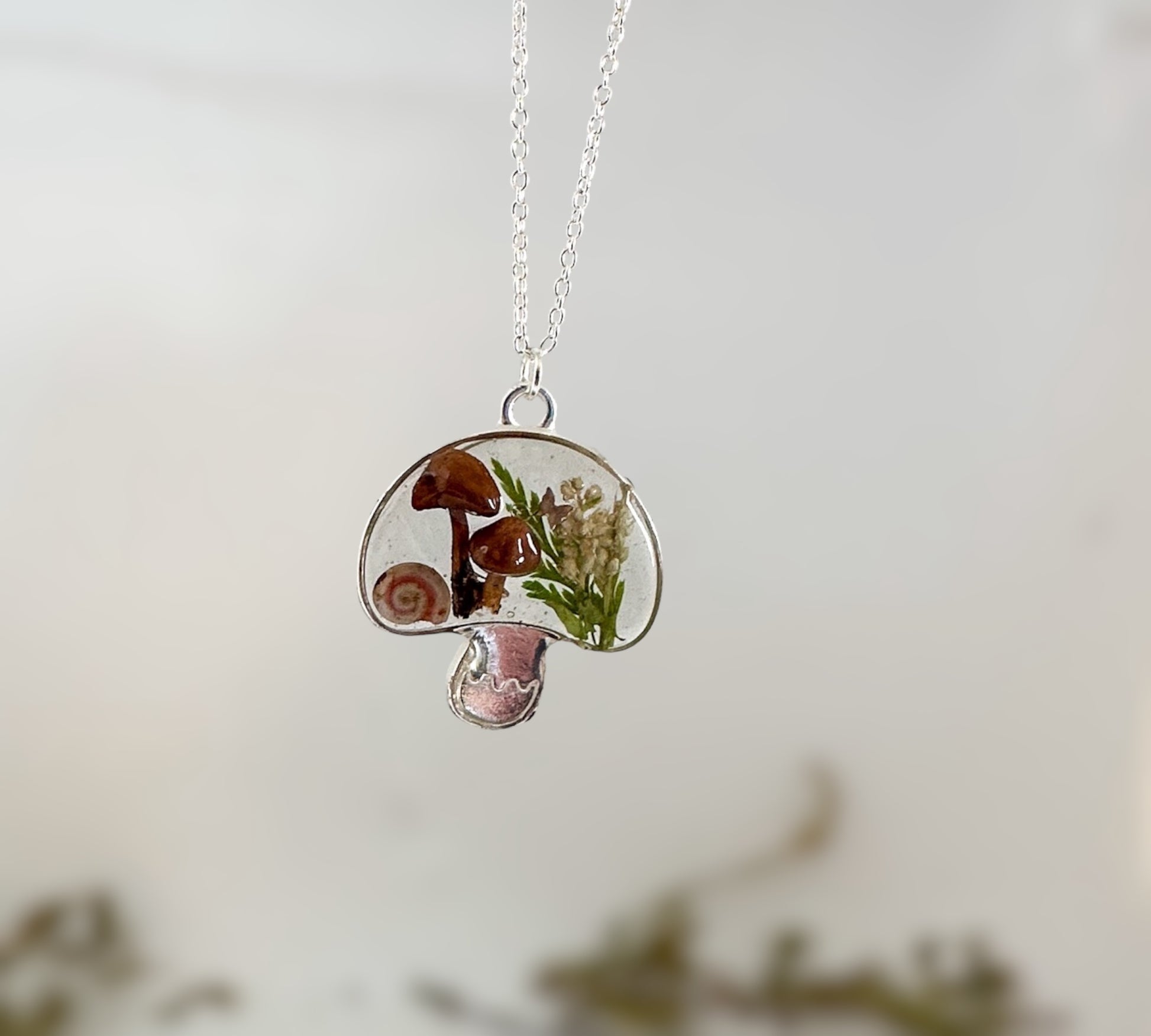 Magical Mushroom Pendant: Enchanting Forest Jewelry for Nature Lovers