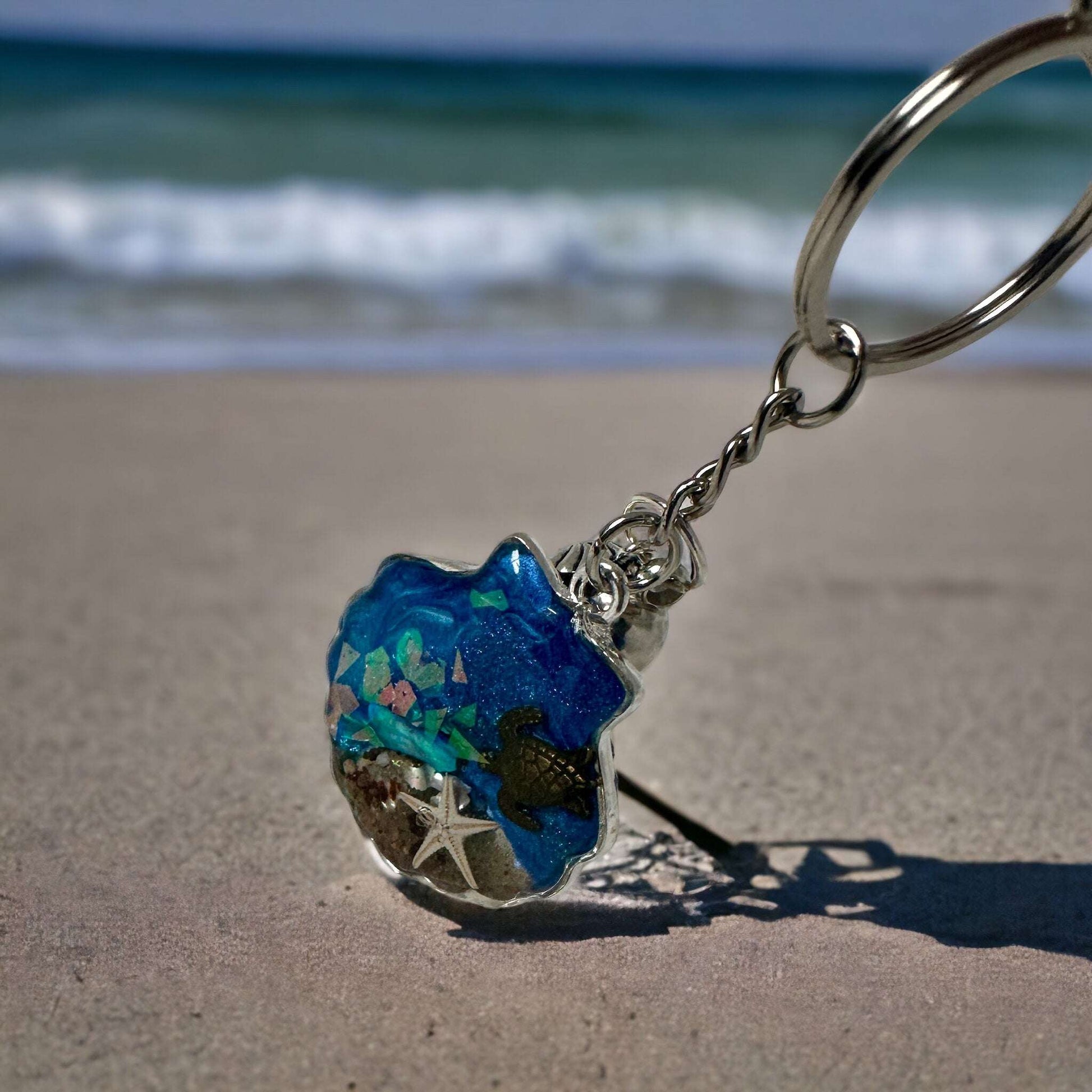Keychain Handmade with Resin: Carry a Piece of the Sea with You