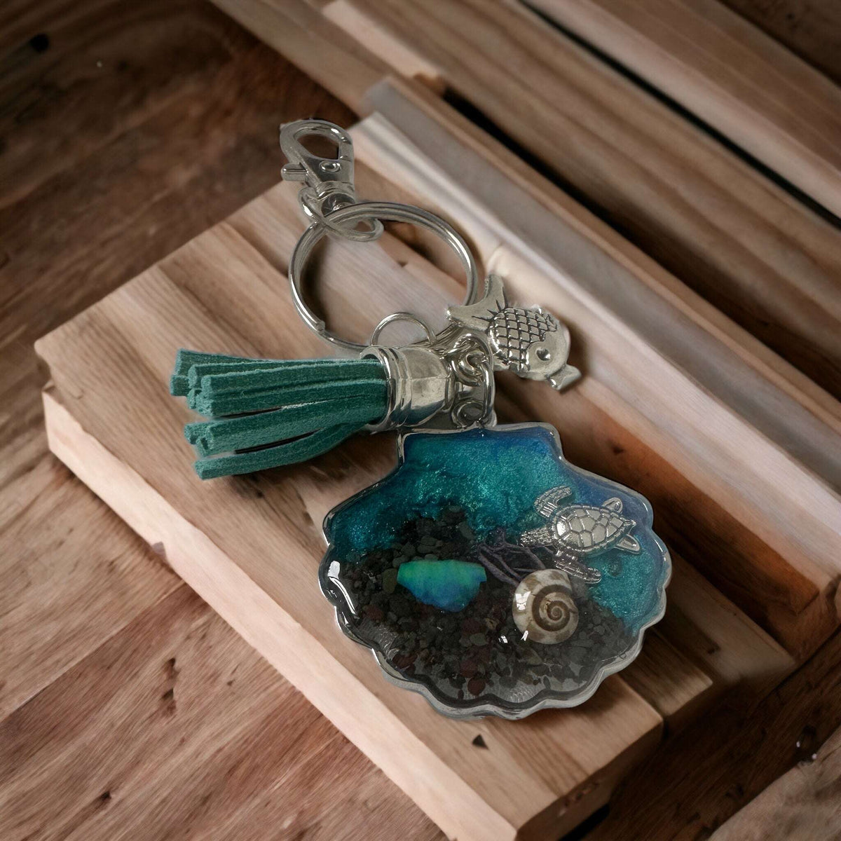 Keychain Handmade with Resin: Carry a Piece of the Sea with You