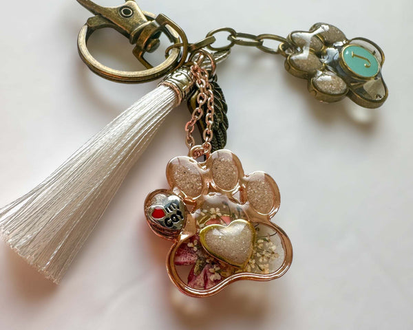 Memorial Pet Keepsake Keychain - Dog & Cat Custom Handmade Resin Paw