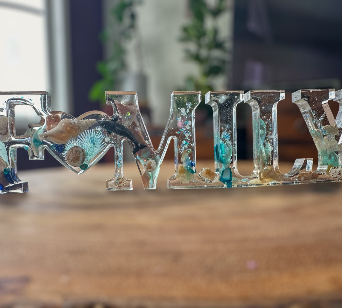 FAMILY & Seashells - Freestanding Ocean Inspired Word Sign Decor